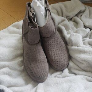 Ugg tan ankle boots New without tags Size 7